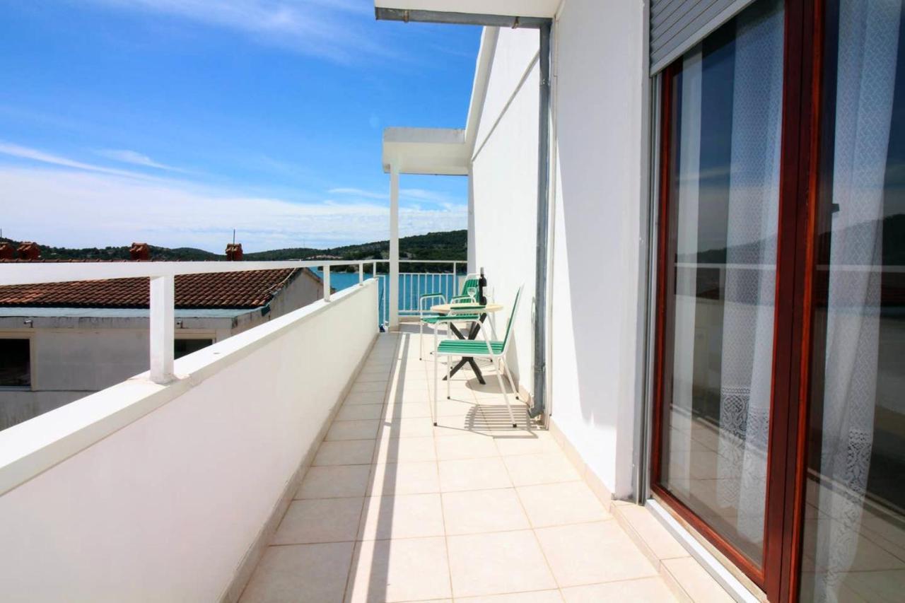 Charming Apartment In Tisno With 2 Bedrooms And Air Conditioning Екстериор снимка