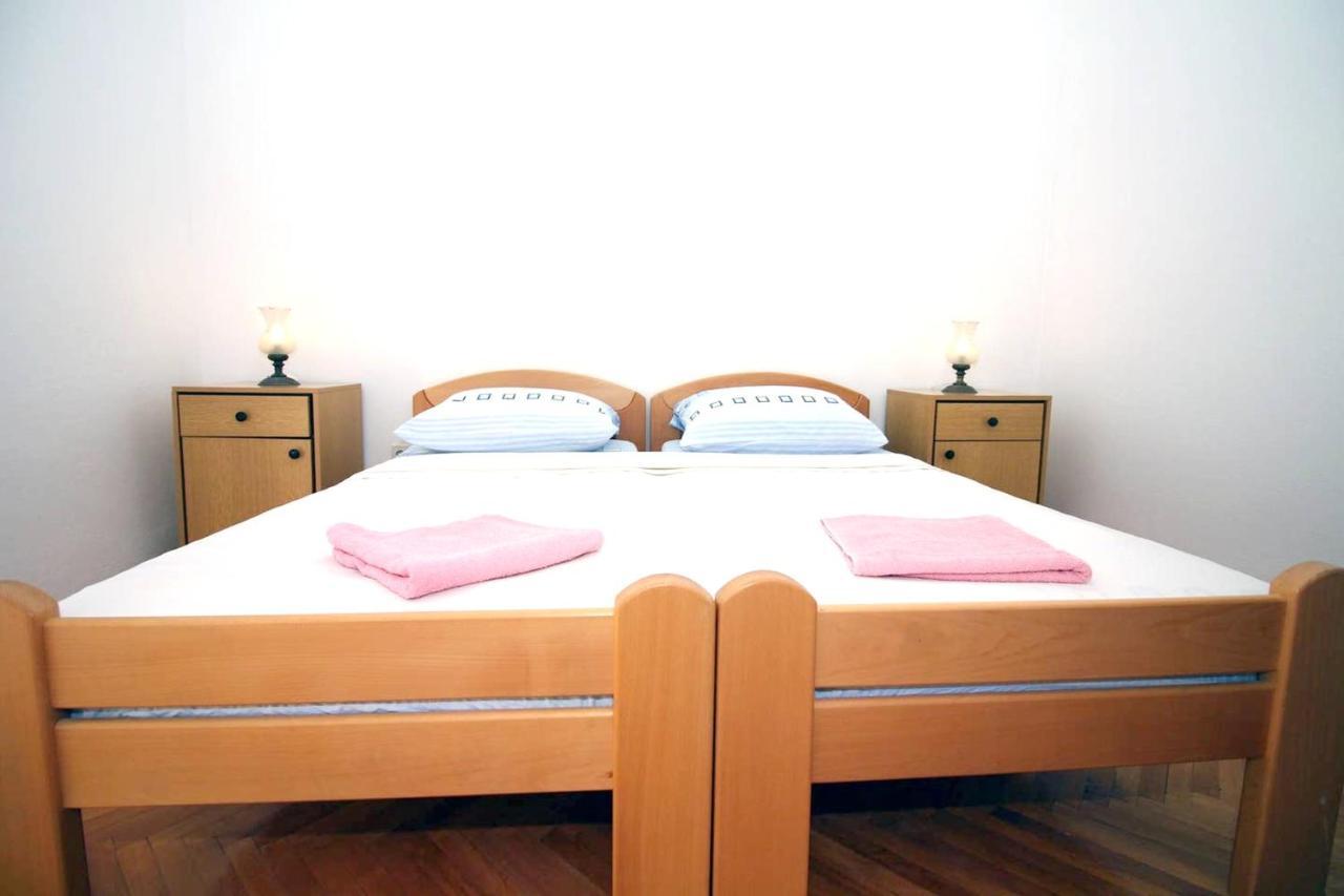 Charming Apartment In Tisno With 2 Bedrooms And Air Conditioning Екстериор снимка