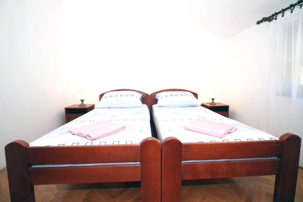 Charming Apartment In Tisno With 2 Bedrooms And Air Conditioning Екстериор снимка
